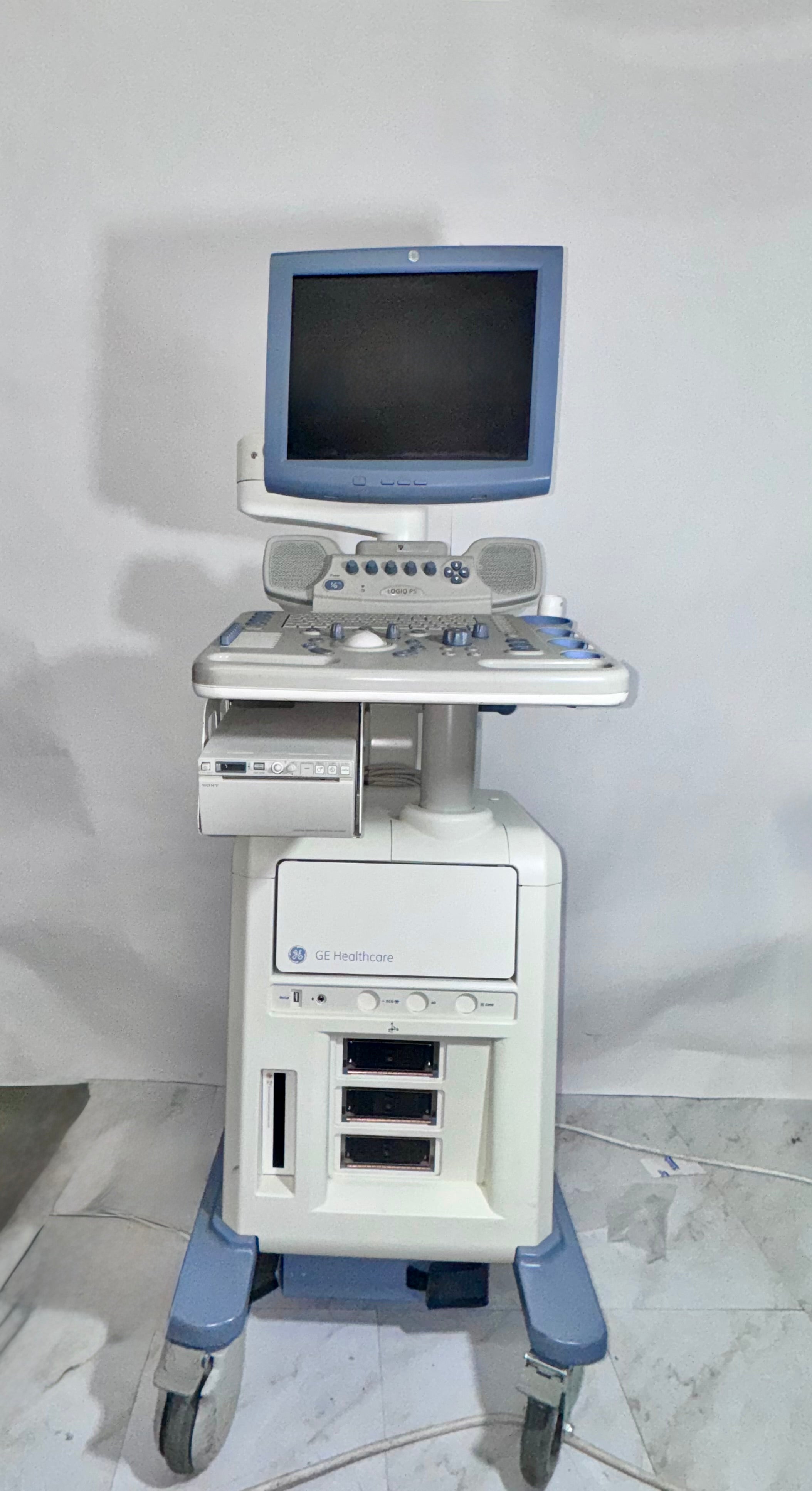 GE Healthcare LOGIQ P5 5266264 | Ultrasound System and 1 Transducer 3.5C