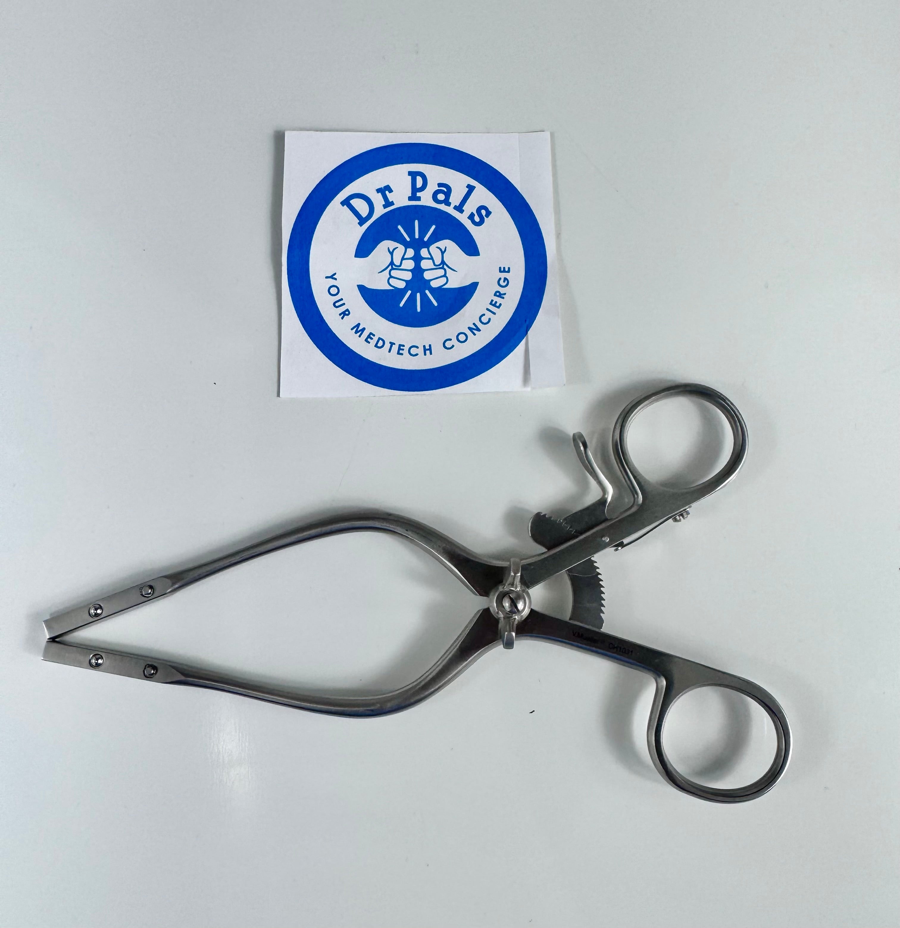 V. Mueller CH1031 Henly Retractor Frame | 7" Stainless, Self-Retaining