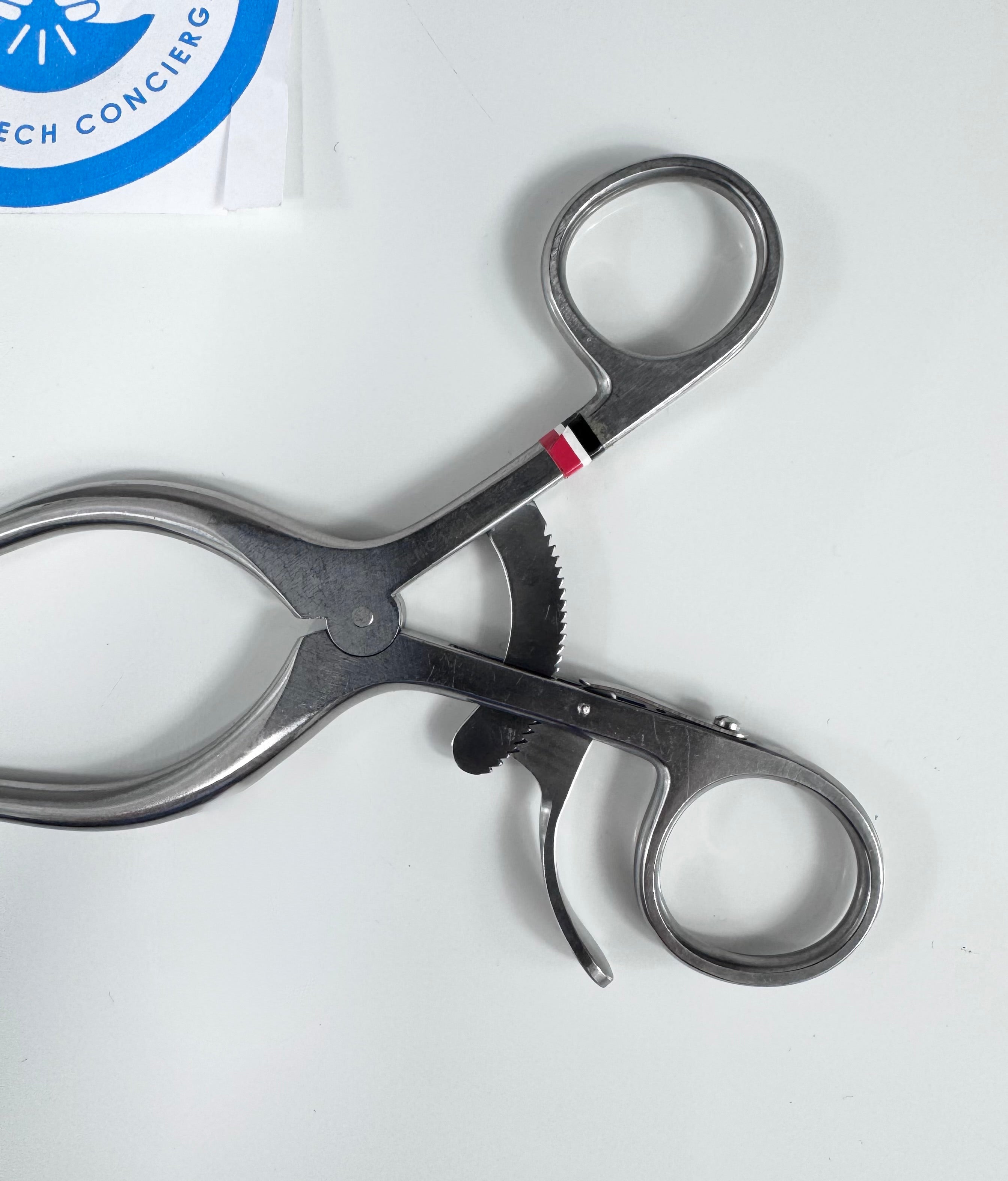 V. Mueller SA3114-001 Weitlaner Retractor | 6-1/4", Sharp, 3 Prongs