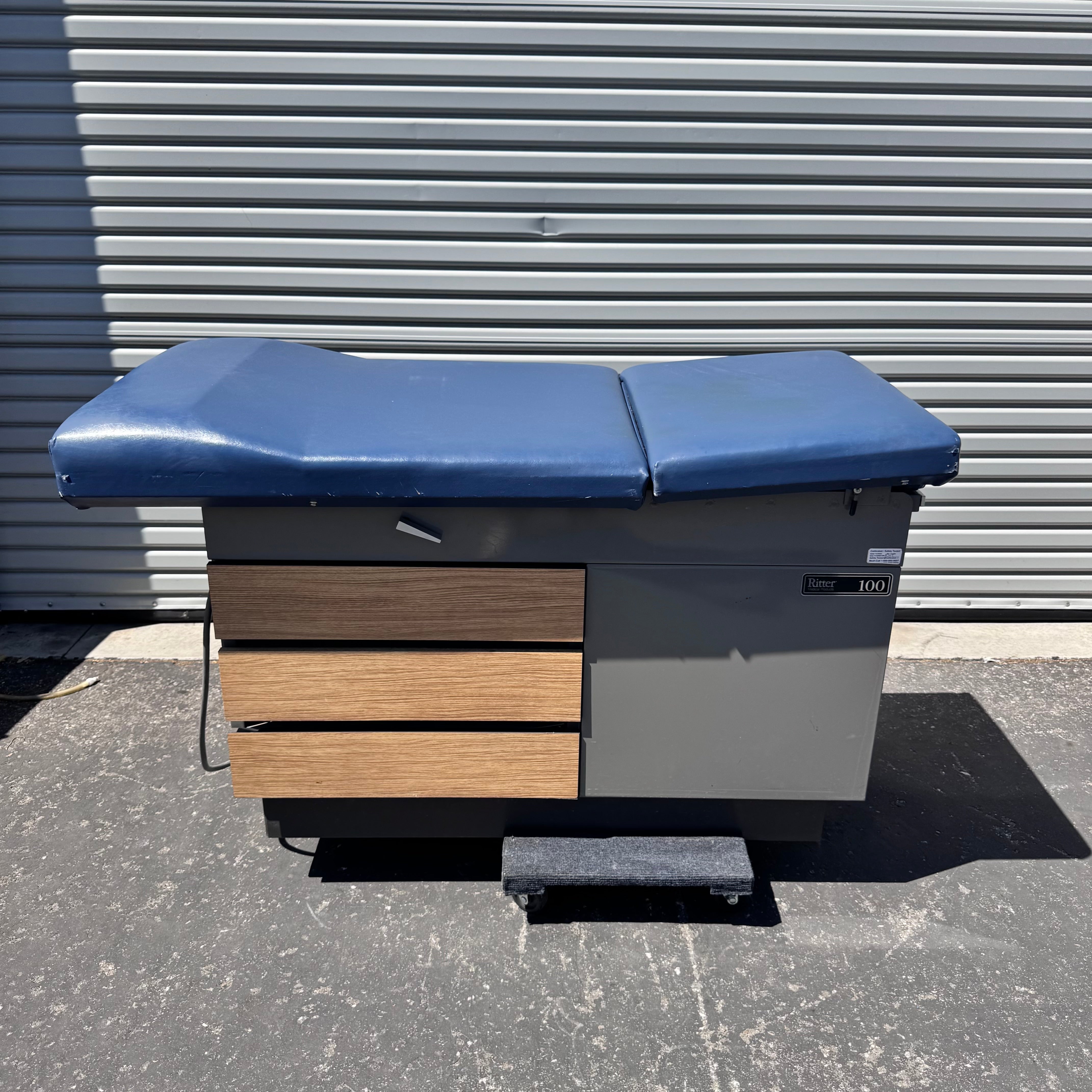 Midmark Ritter 100 Examination Table