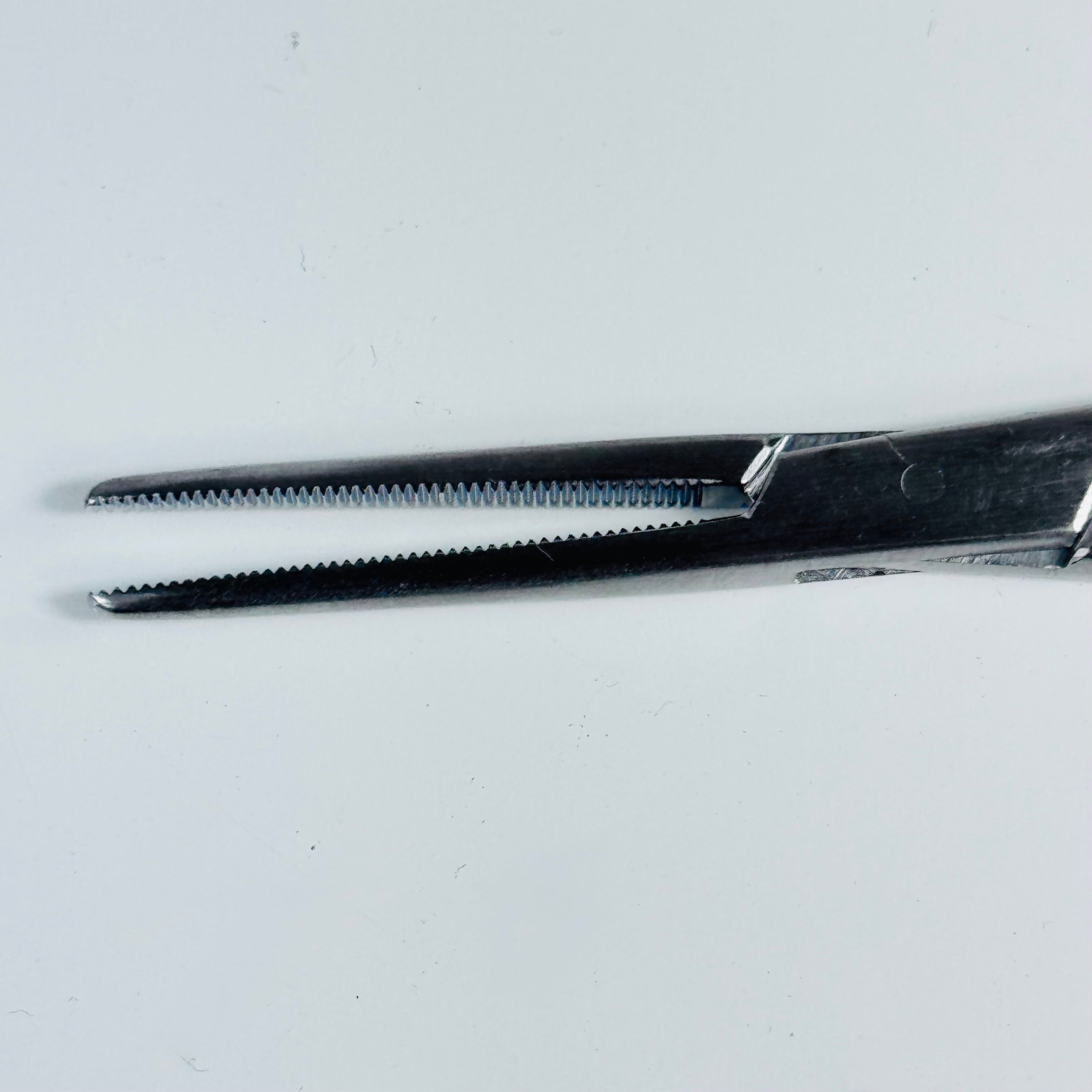 Jarit 106-120 | 5 1/2" 140mm Straight Surgical Hemostat (Crile Artery Forceps)