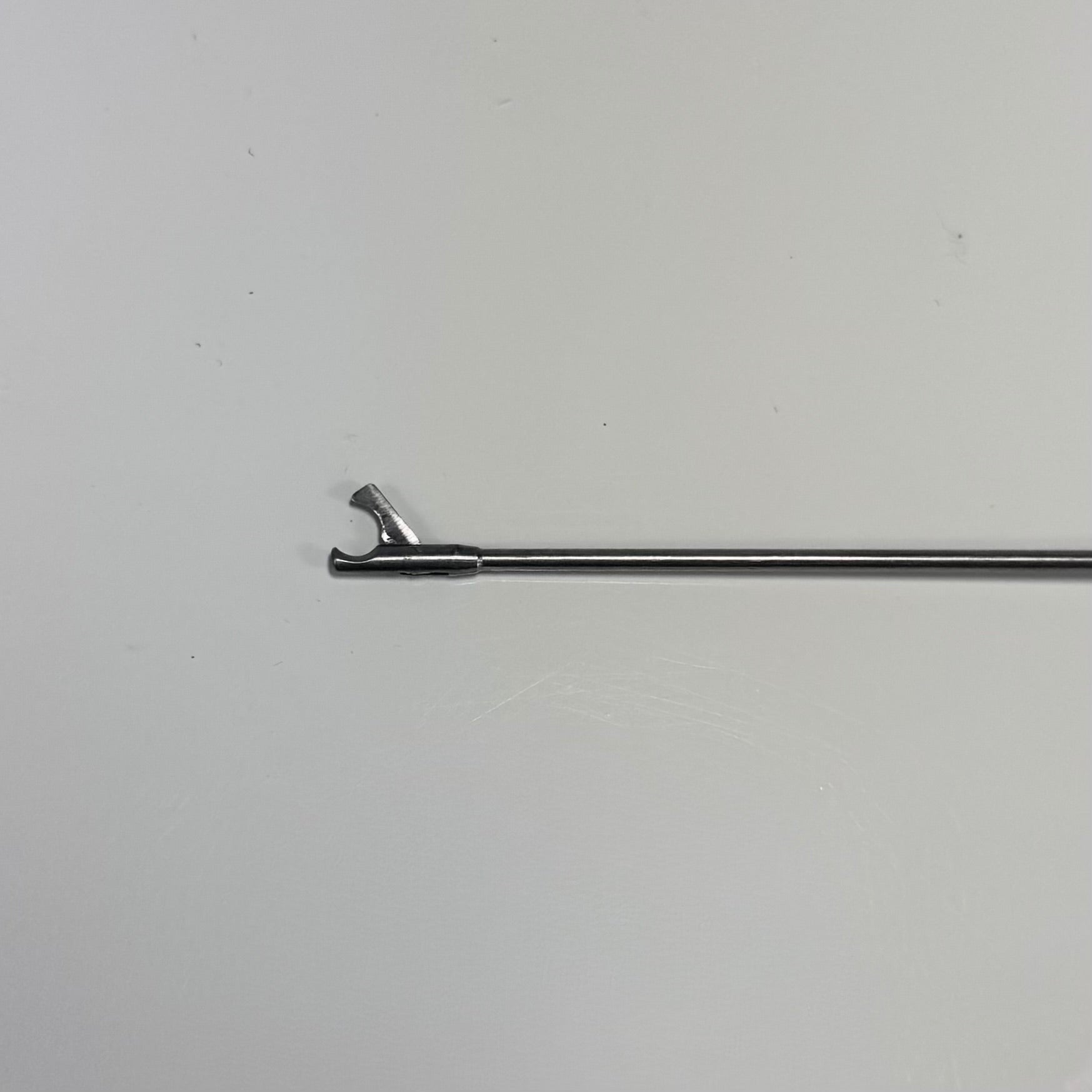 Olympus A4833 | 7Fr x 37cm Semi-Rigid Hook Scissors