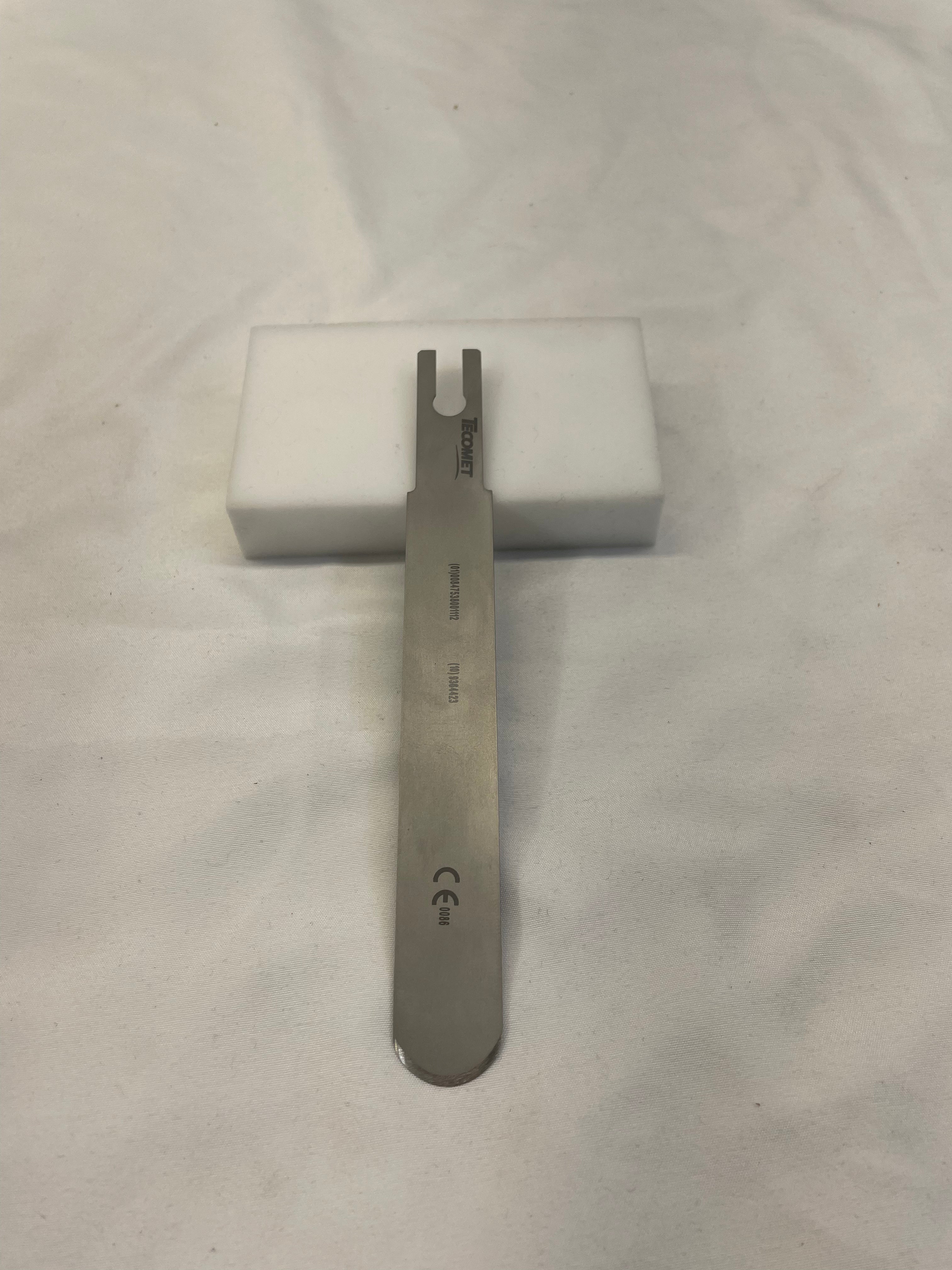 Symmetry Medical 11-007-000 | Thin Osteotome Blade, 8mm x 5” – Precision Ortho