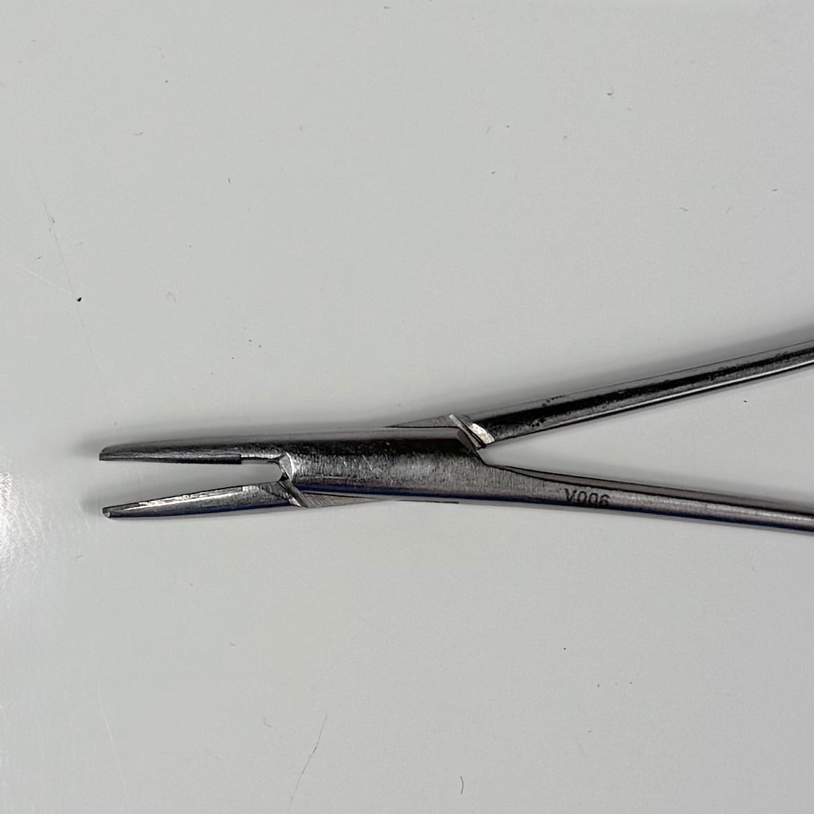 Marina Medical 420-075 Halsey Needle Holder, Straight, Serrated Jaws, 13cm