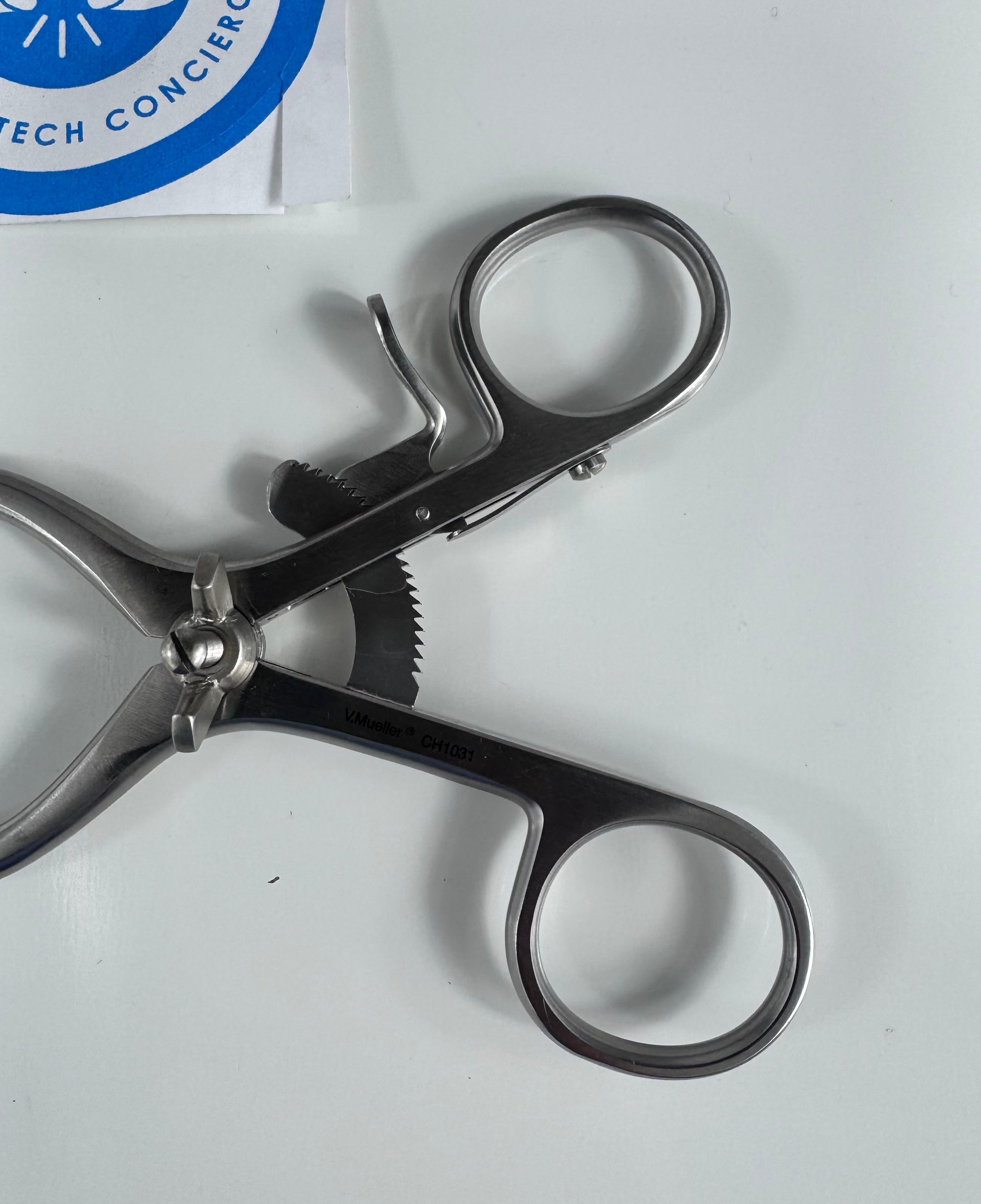 V. Mueller CH1031 Henly Retractor Frame | 7" Stainless, Self-Retaining