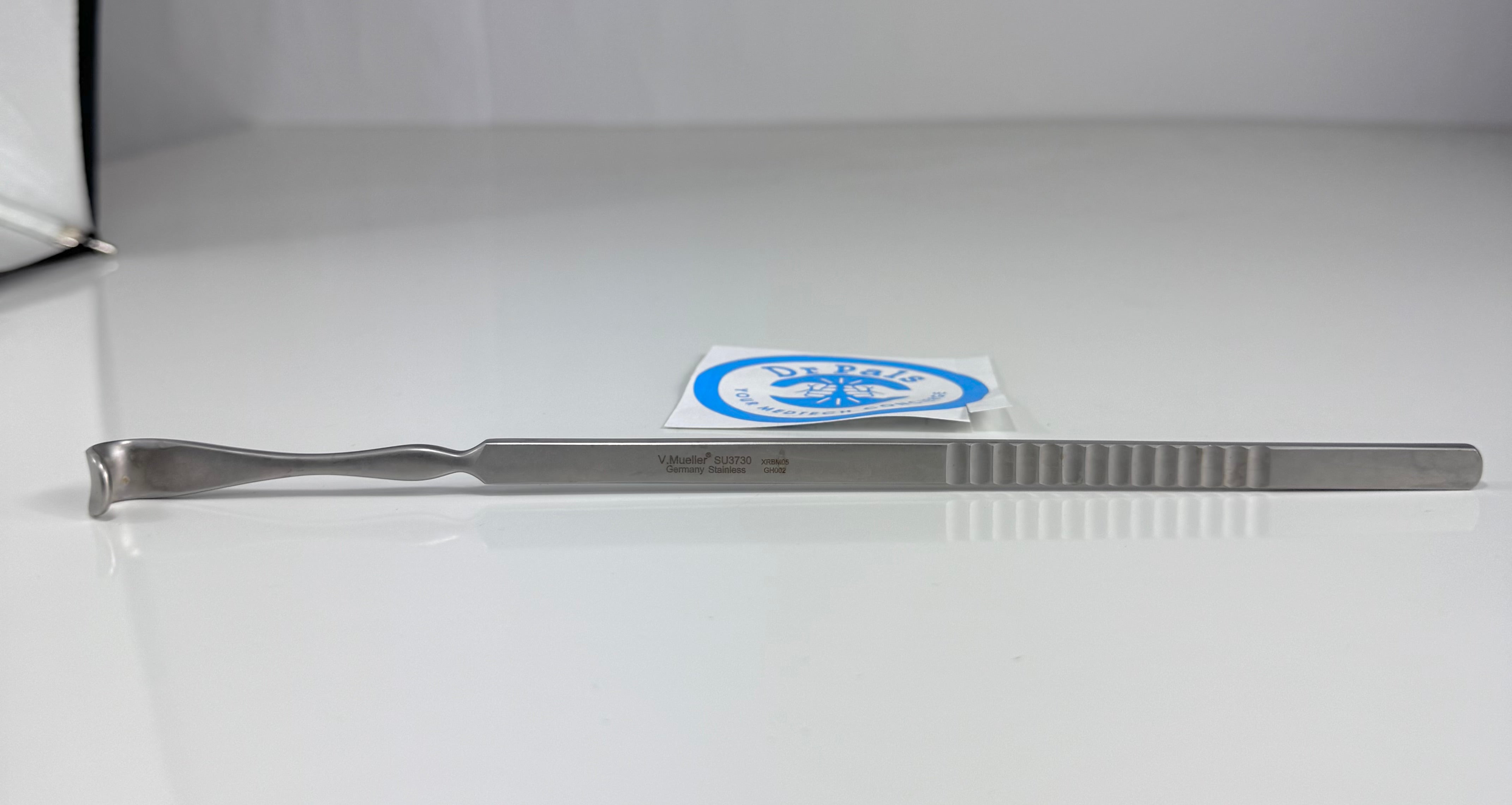 V. Mueller SU3730 Vein Retractor | 9-1/4" Length, 11mm Blade, Stainless