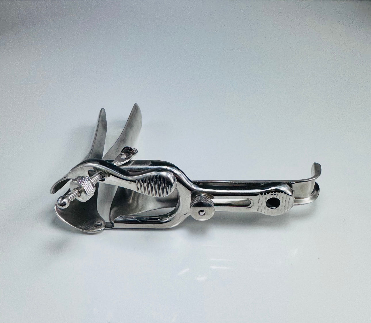 McKesson Graves Vaginal Speculum 11-8309 | Small